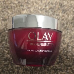 OLAY Regenerist Red Micro-Sculpting Cream